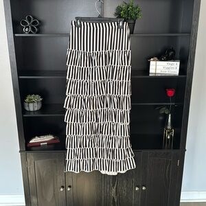 Black and white Ruffle Skirt.🤍🖤